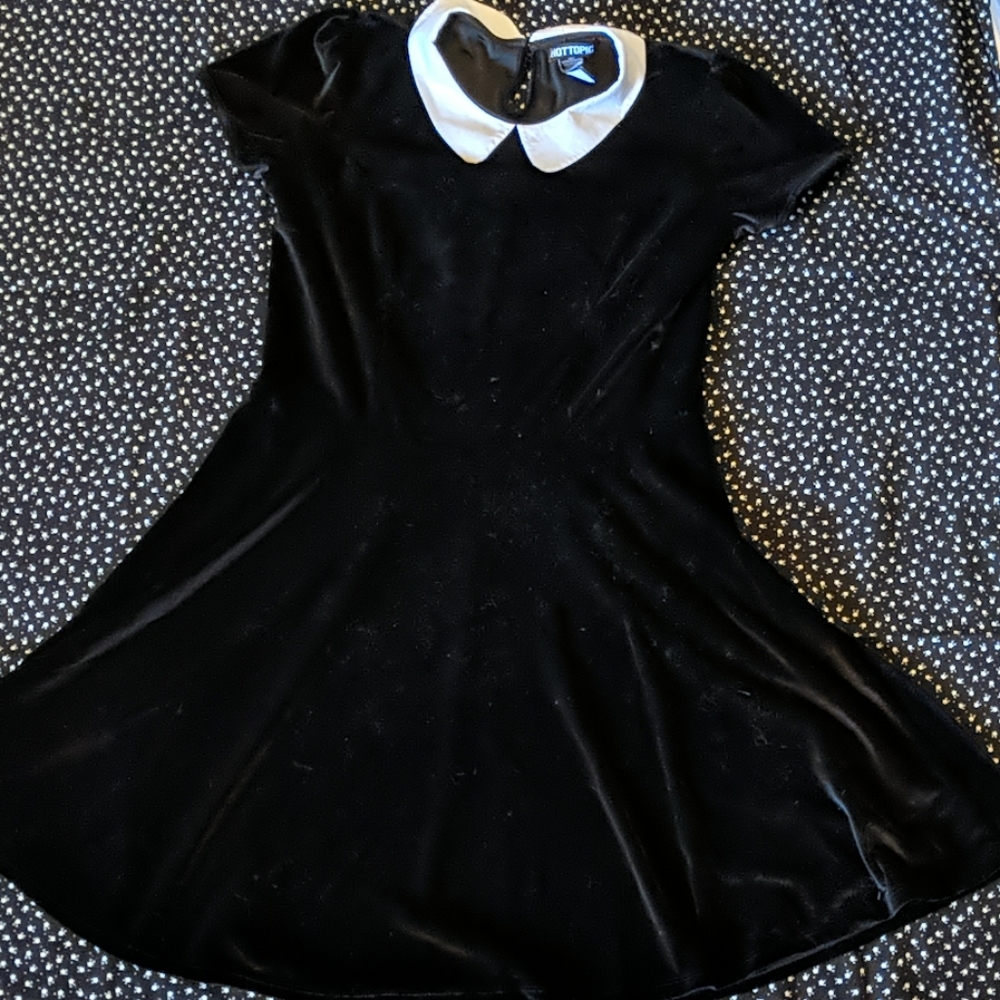 Hot Topic Black Velvet Peter Pan Collar